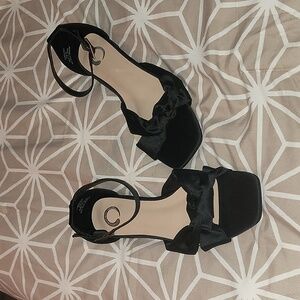 New square open toe sandals